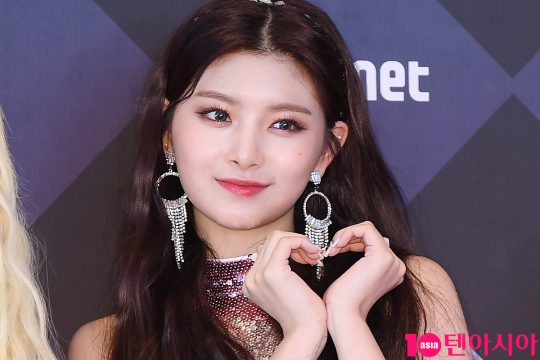 그룹 에버글로우 이런