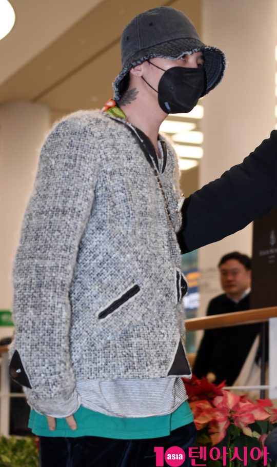 그룹 빅뱅 지드래곤이 7일 오후 미국 나이키 2020 포럼을 마치고 인천국제공항을 통해 입국하고 있다.