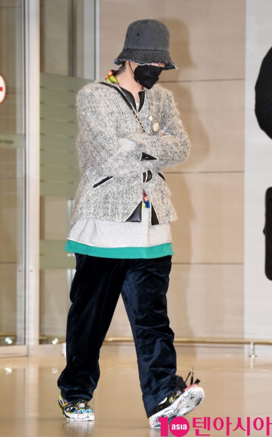 그룹 빅뱅 지드래곤이 7일 오후 미국 나이키 2020 포럼을 마치고 인천국제공항을 통해 입국하고 있다.
