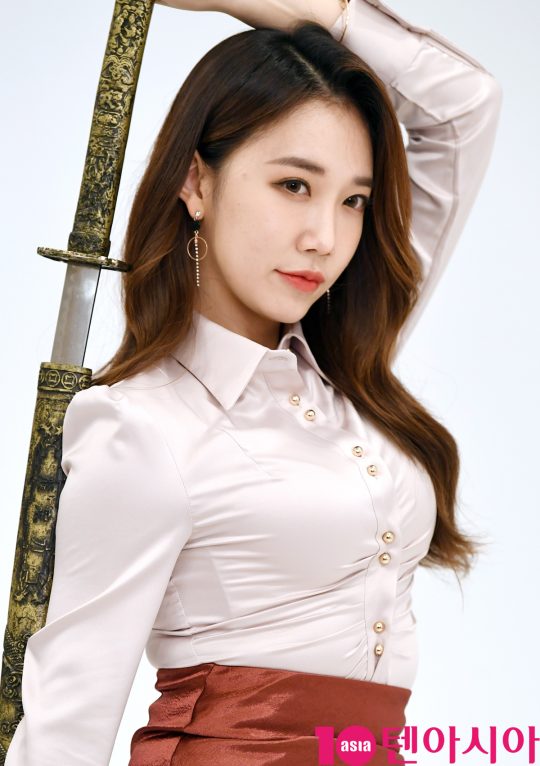 치어리더 박한솔 ‘옷이 너무 작아요’