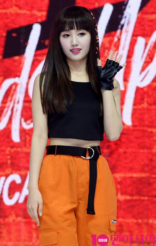 그룹 체리블렛(해윤, 유주, 보라, 지원, 레미, 채린, 메이) 해윤이 11일 오후 서울 광진구 광장동 예스 24 라이브홀에서 열린 첫 번째 디지털 싱글 ‘무릎을 탁 치고 (Hands Up)’ 쇼케이스에 참석하고 있다.