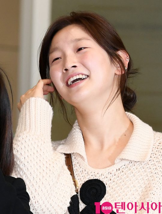 배우 박소담이 12일 오전 영화 ‘기생충’으로 미국 제92회 아카데미 시상식을 마치고 인천국제공항을 통해 입국하고 있다.