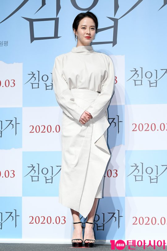 배우 송지효는 ‘침입자’에서 25년 만에 집으로 돌아와 모든 것을 바꿔버리는 동생 유진 역을 맡았다. /이승현 기자 lsh87@
