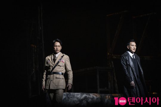 뮤지컬 ‘여명의 눈동자’ 배우 최두치(왼쪽), 조태일