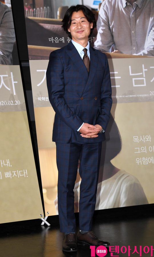 배우 박혁권이 13일 오후 서울 자양동 롯데시네마 건대입구점에서 열린 영화 ‘기도하는 남자’ 언론시사회에 참석하고 있다.