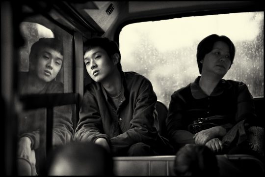 ‘기생충: 흑백판’ 봉준호 감독, 직접 Pick한 미공개 스틸 11종