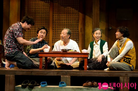 배우 최명경(왼쪽부터), 조달환, 신구, 손숙, 서은경