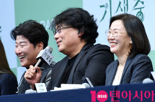 [TEN PHOTO]송강호-봉준호 감독-곽신애 대표 &#39;기분좋은 기자회견&#39;