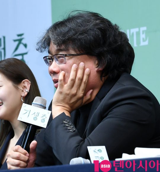 봉준호 감독이 19일 오전 서울 소공동 웨스틴조선호텔에서 열린 영화 ‘기생충’ 기자회견에 참석했다. /조준원 기자 wizard333@