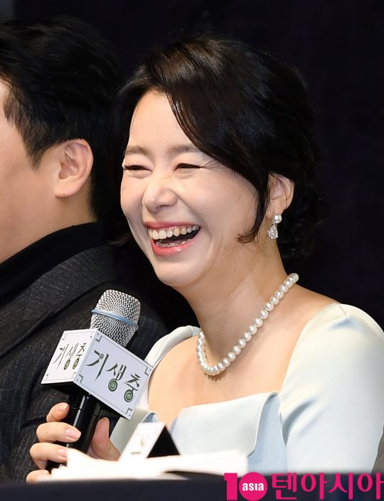 배우 장혜진이 19일 오전 서울 소공동 웨스틴조선호텔에서 열린 영화 ‘기생충’ 기자회견에 참석했다. /조준원 기자 wizard333@