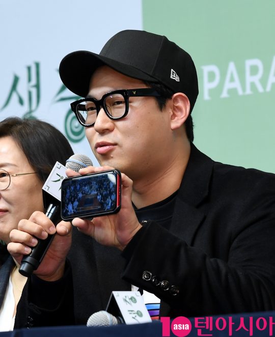 [TEN PHOTO]한진원 작가 &#34;기생충 고생한 스테프들에게 감사하다&#34;