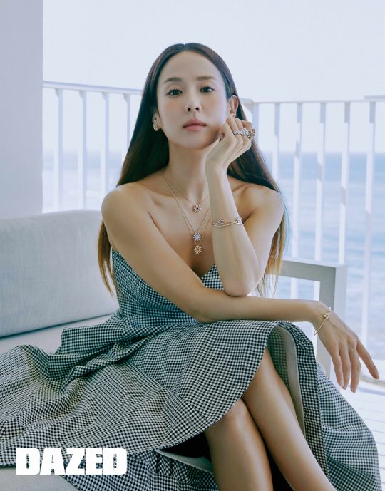 조여정 “봉준호 감독과 코드 잘 맞았다”...우아+러블리 매력[화보]