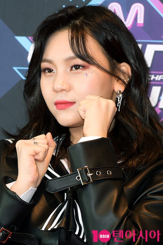 여자친구 엄지