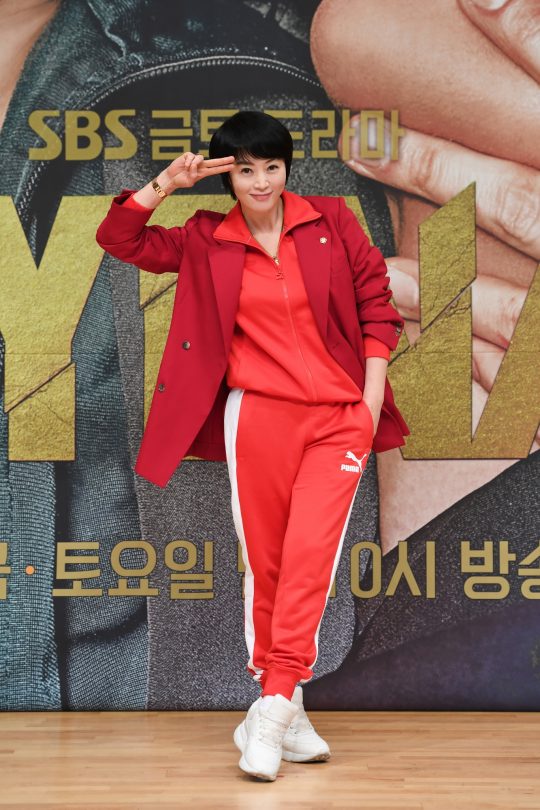 배우 김혜수는 ‘하이에나’에서 돈을 벌기 위해서라면 수단과 방법을 가리지 않는 변호사 정금자 역을 맡았다. /사진제공=SBS