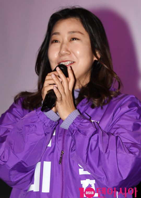 배우 라미란이 22일 오후 서울 방화동 롯데시네마 김포공항점에서 열린 영화 ‘정직한 후보’ 무대인사에 참석하고 있다.