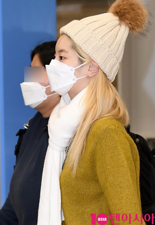 걸그룹 트와이스(나연, 정연, 모모, 사나, 지효, 미나, 다현, 채영, 쯔위) 다현이 24일 오후 트와이스 월드투어 2019-트와이스라이츠 인 재팬 공연을 마치고 인천국제공항을 통해 입국하고 있다.