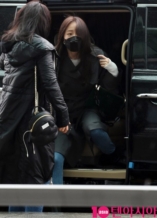 배우 안희연 (exid 하니)가 25일 오후 해외일정 참석차 인천국제공항을 통해 프랑스 파리로 출국하고 있다.