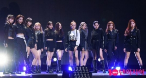 [TEN 현장] 이달의 소녀, 이수만 프로듀싱→빌보드 메인 차트 노린다