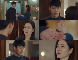 아이유, 9년만 OST &#39;마음을 드려요&#39;...&#39;사랑의 불시착&#39; 현빈♥손예진 애틋함 더했다