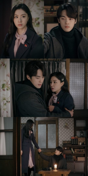‘사랑의 불시착’ 김정현♥서지혜의 은밀한 만남...'꽉 잡은 두 손'