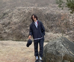 류준열, 단발로 변신...'파격 비주얼'