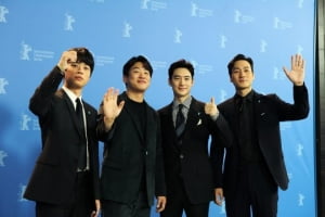 ‘사냥의 시간’ 이제훈→박정민, 베를린영화제 빛내다...전 세계 취재진 ‘주목’