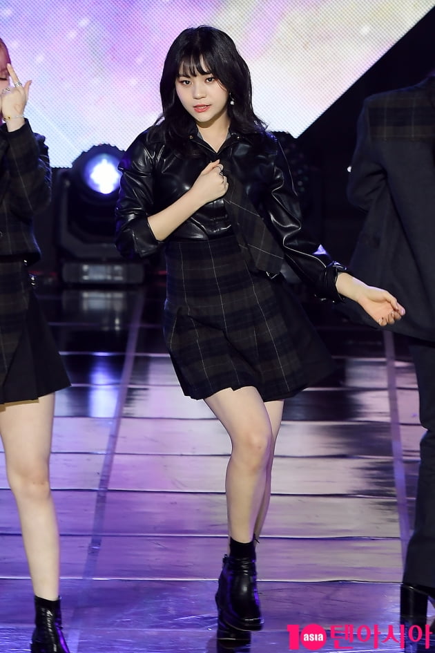 여자친구 엄지