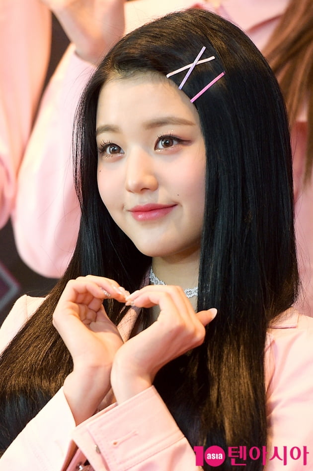 [TEN 포토] 아이즈원 장원영 '입술도 하트 모양'(엠카운트다운)