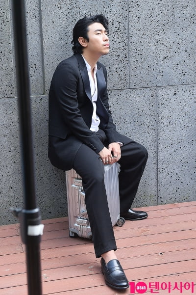 [TEN 포토] 이시언 '두근두근 수트핏'