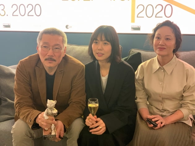 홍상수 감독, 김민희, 서영화 / 사진 = 화인컷 제공