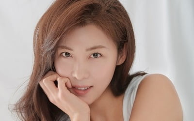 하지원, 류승룡과 부부로 만난다···'미쓰백' 감독 신작 '비광' 캐스팅 (공식)