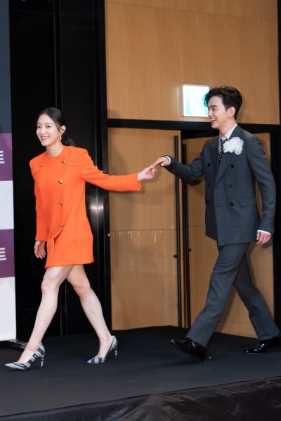 [TEN 포토] '메모리스트' 이세영X유승호, '서로를 에스코트'
