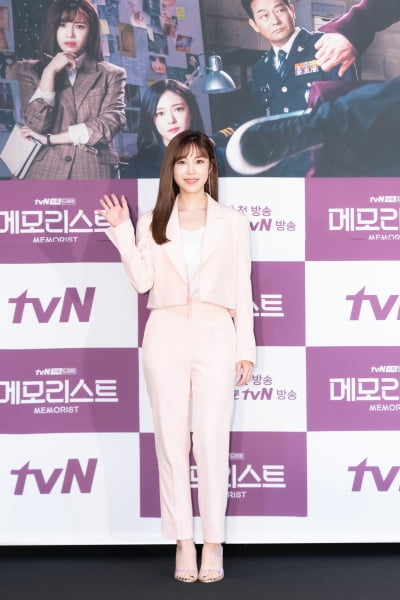 [TEN 포토] '메모리스트' 전효성, '봄맞이 패션'