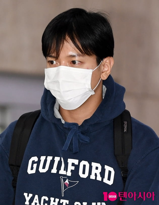 [TEN 포토] 정용화 '마스크로 가려도 잘생김'