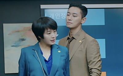 '하이에나' 김혜수X주지훈, 적에서 동료로···사내 라이벌 매치 '으르렁'