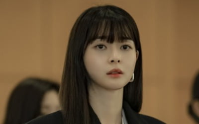 '이태원 클라쓰' 권나라, 오피스룩+연기력··· "오수아 그 자체"