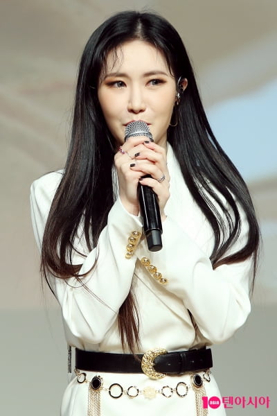 [TEN 포토] 예지 '신곡 홈으로 인사드려요'