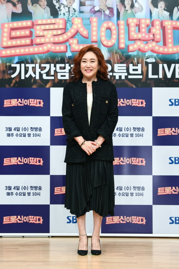 [TEN 포토] '트롯신이 떴다' 주현미, '세련미 가득'