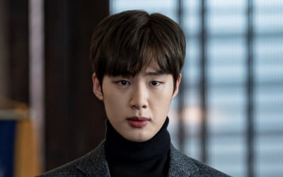 '이태원 클라쓰' 김동희, 눈빛부터 달라졌다···단밤 퇴사 후 '흑화'