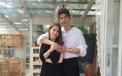 기성용♥한혜진 부부, 스페인서 1억 쾌척···코로나19 기부 행렬 동참