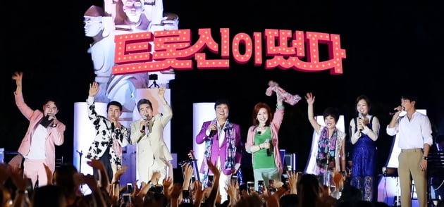 '트롯신이 떴다' 정용화, 설운도 주현미 등과 트로트 세계화 성공시킬까