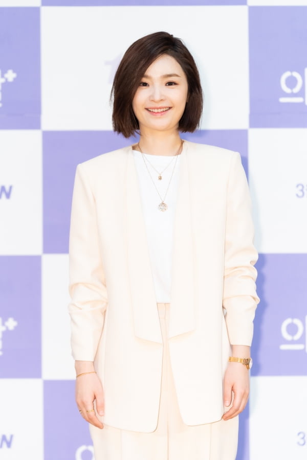'슬기로운 의사생활' 전미도, 새 얼굴?···알고보니 '14년차 베테랑 배우'