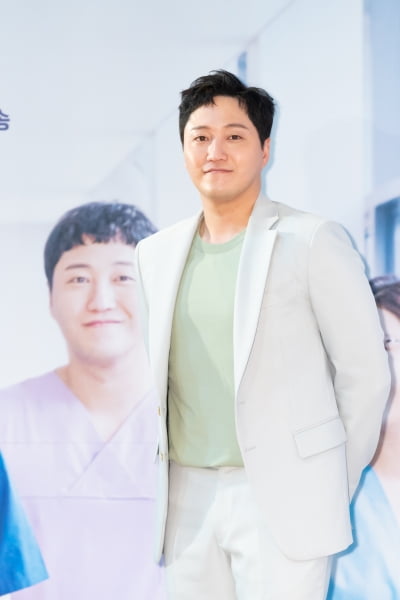 [TEN 포토] '슬기로운 의사생활' 김대명, '더 훈훈해진 비주얼'