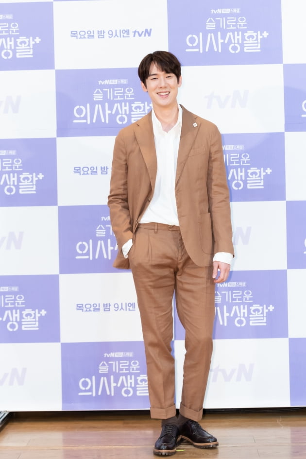 [TEN 포토] '슬기로운 의사생활' 유연석, '여유 넘치는 포토타임'