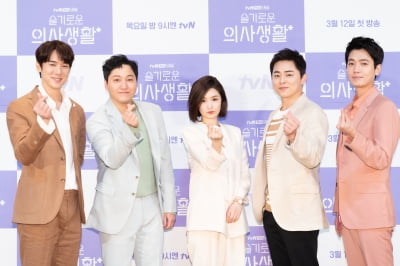 [TEN 포토] 하트 날리는 '슬기로운 의사생활' 주역들