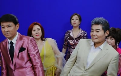 '트롯신이 떴다' 트롯신 5인방, '방탄트롯단' 변신…눈물겨운 티저 촬영기