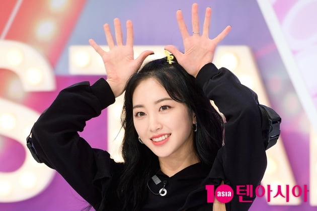 [TEN 포토] 엘리스 유경 '머리 위에 잭팟'