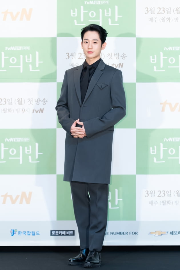 [TEN 포토] '반의반' 정해인, '아빠 양복도 소화하는 비주얼'