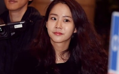 "큰 사랑에 감사"…한승연, 카라 '스텝' MV 1억뷰 돌파 인증