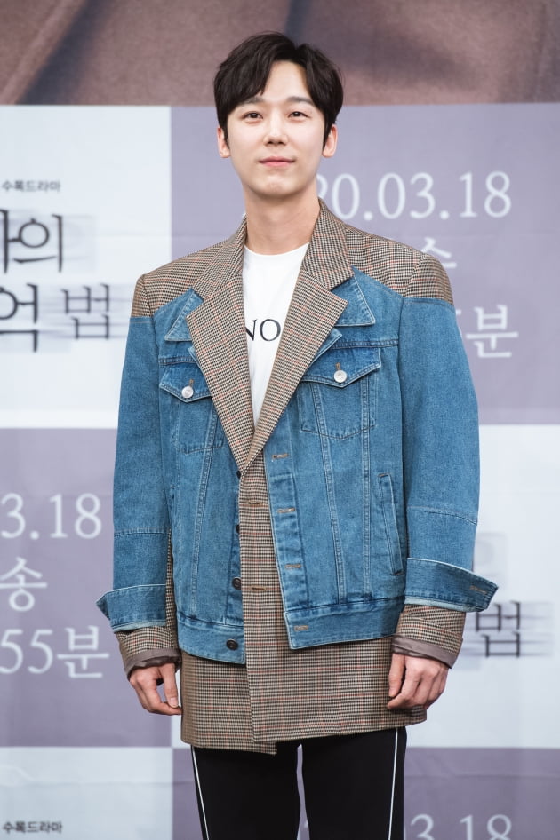 [TEN 포토] '그 남자의 기억법' 윤종훈, '매력 부자의 귀여운 미소'